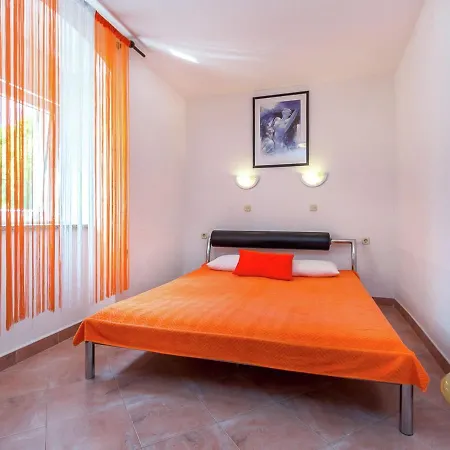 In Near Sandy Beaches * מדולין