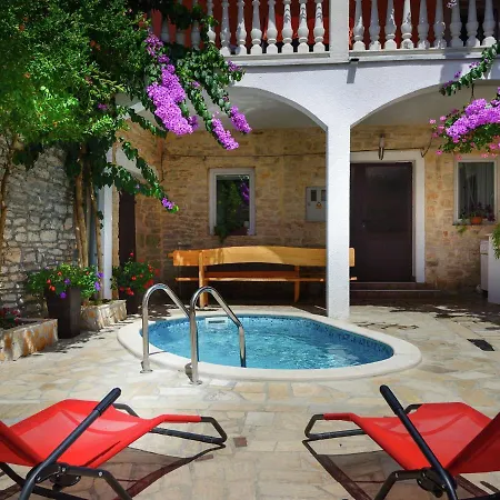 In Near Sandy Beaches * מדולין