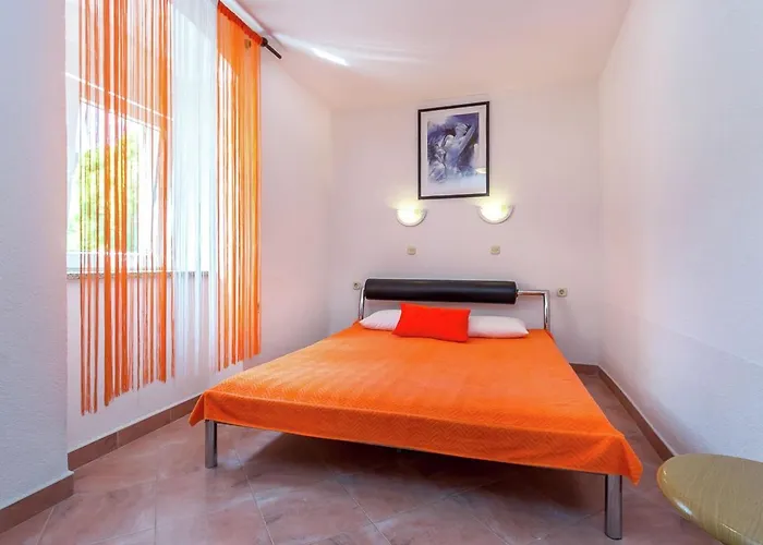 In Near Sandy Beaches * מדולין